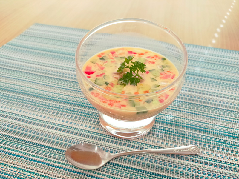 カラフル野菜とチャンジャのひんやりミルクスープの完成イメージ