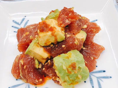 サテ・トムの激うまマグロ＆アボガドユッケ