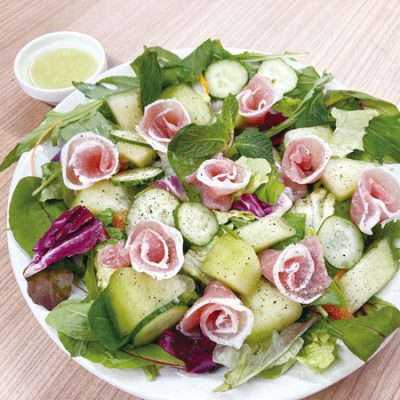 食卓華やぐ 生ハムマスクメロンサラダ
